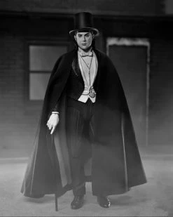 Universal Monsters: 7" Scale Action Figure - Ultimate Dracula (Carfax Abbey) (Black & White) -Trendy Toy Store 1 b87c343f 385e 4c69 8fa9 3d0a2880a122
