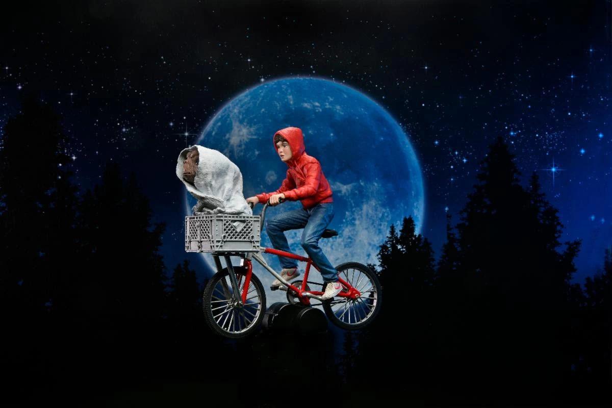 E.T. The Extra-Terrestrial 40th Anniversary: 7" Scale Action Figure - Elliott & E.T. On Bicycle 6 E.T. The Extra-Terrestrial 40th Anniversary: 7" Scale Action Figure - Elliott & E.T. On Bicycle - Image 4