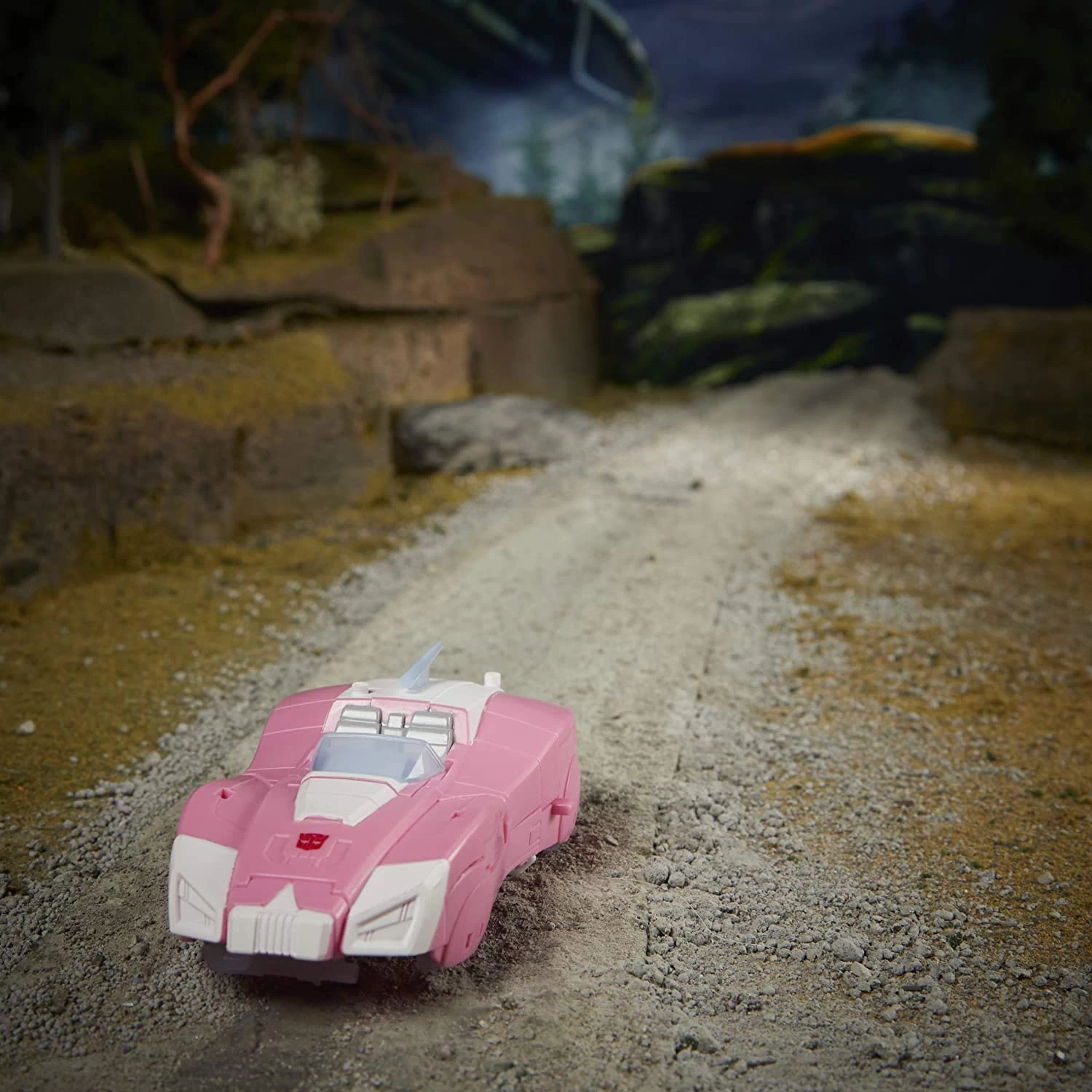 Transformers Generations Deluxe War For Cybertron: Earthrise - Arcee (WFC-E17) 5 Transformers Generations Deluxe War For Cybertron: Earthrise - Arcee (WFC-E17) - Image 3