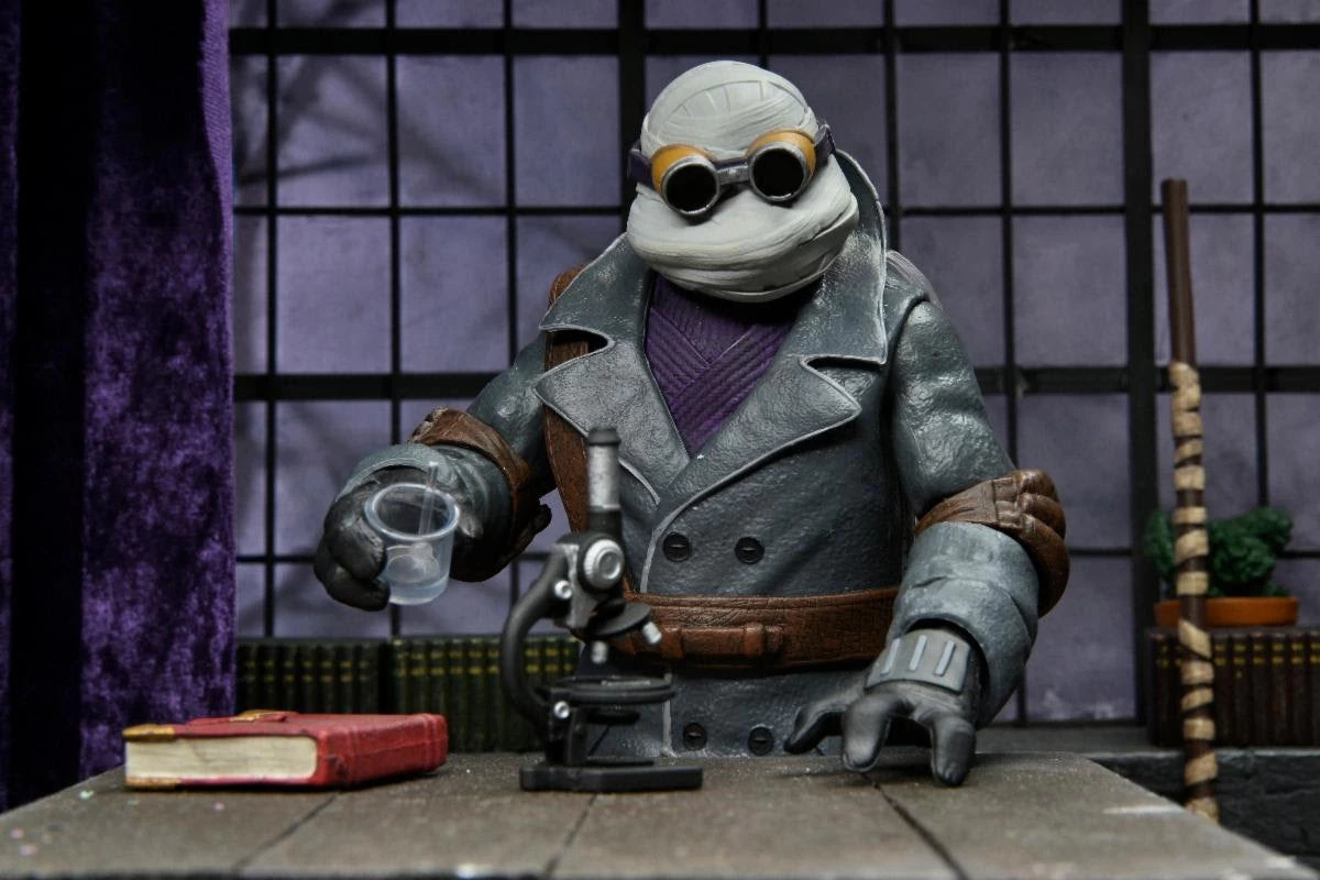 Universal Monsters X Teenage Mutant Ninja Turtles - 7" Scale Action Figure: Ultimate Donatello As The Invisible Man 9 Universal Monsters X Teenage Mutant Ninja Turtles - 7" Scale Action Figure: Ultimate Donatello As The Invisible Man - Image 7