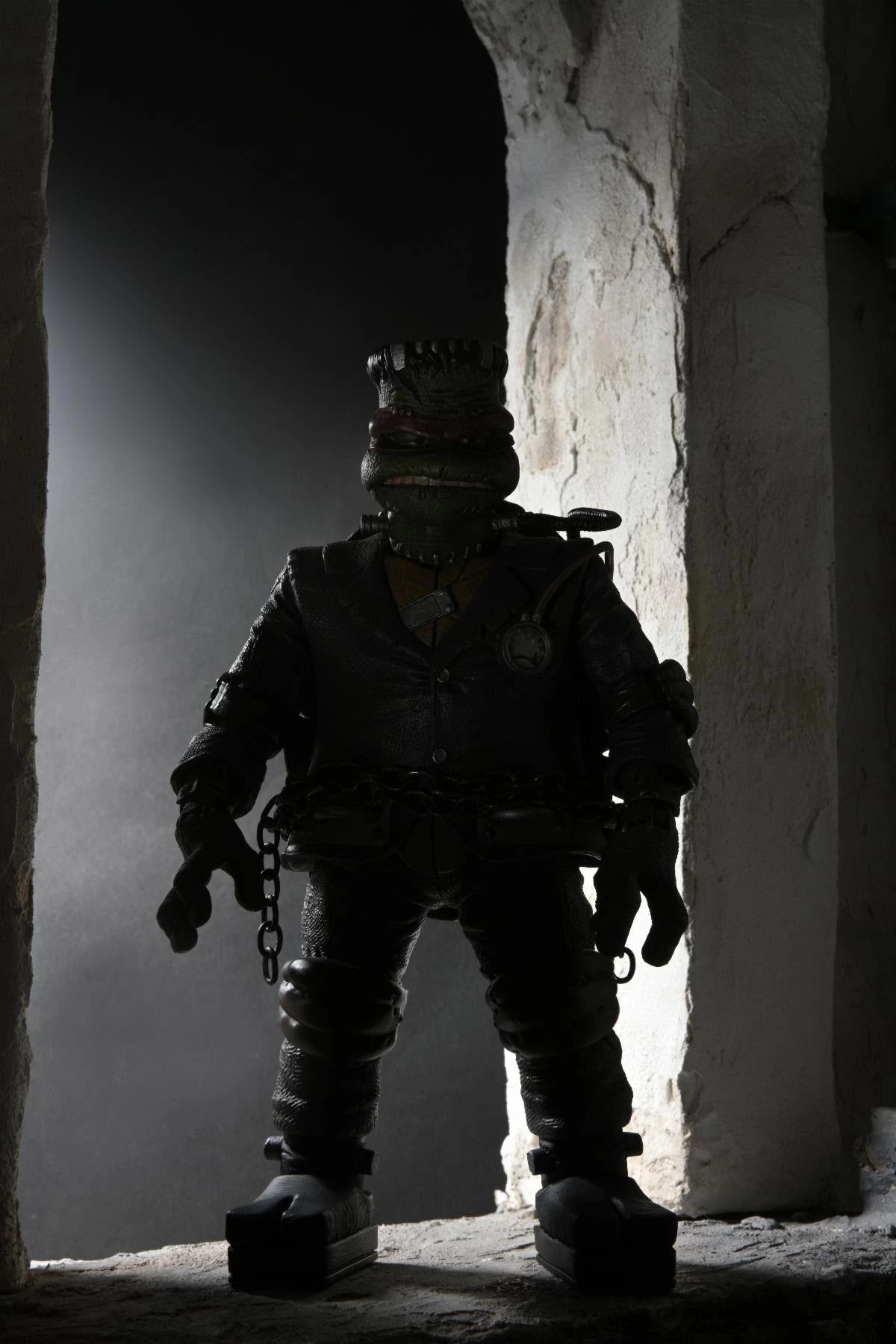 Universal Monsters X Teenage Mutant Ninja Turtles - 7" Scale Action Figure: Ultimate Raphael As Frankenstein's Monster 4 Universal Monsters X Teenage Mutant Ninja Turtles - 7" Scale Action Figure: Ultimate Raphael As Frankenstein's Monster - Image 2