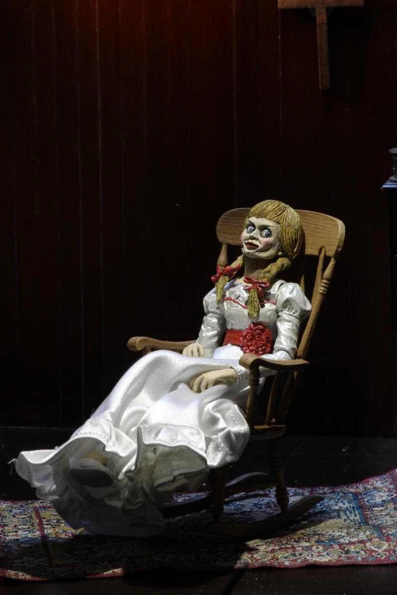 The Conjuring Universe - 7" Scale Action Figure: Ultimate Annabelle (Annabelle 3) 5 The Conjuring Universe - 7" Scale Action Figure: Ultimate Annabelle (Annabelle 3) - Image 3